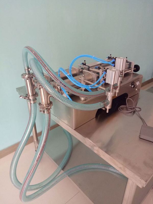 ডাবল নজল নিউম্যাটিক লিকুইড ফিলিং মেশিন শ্যাম্পু, তেল, রাসায়নিক G1WY-2Y-500 পূরণের জন্য