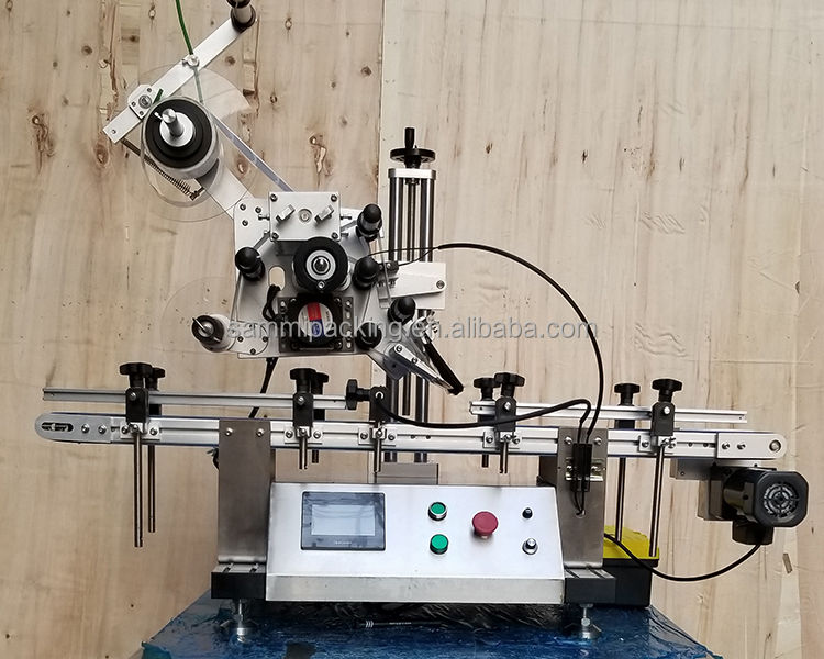 ফ্ল্যাট সারফেস, বাক্স, ব্যাগগুলির জন্য পেশাদার উচ্চ-গতির স্বয়ংক্রিয় লেবেলিং মেশিন - কনভেয়র সহ স্ব-আঠালো স্টিকার লেবেলার