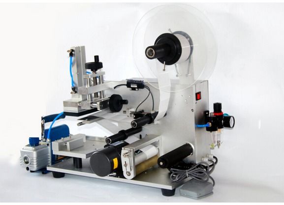 ফ্যাক্টরি প্রাইস টপ এবং বটম লেবেলিং মেশিন স্কয়ার বোতল ফ্ল্যাট সারফেস আঠালো লেবেল ডিসপেন্সার মেশিন লেবেল স্ট্রিপার