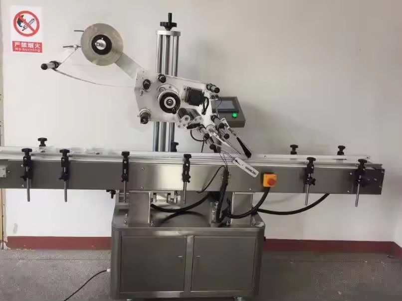 উচ্চ দক্ষতা সম্পন্ন আধা-স্বয়ংক্রিয় ফ্ল্যাট লেবেলার যা পাউচ এবং কার্টনের জন্য, হট ফয়েল স্ট্যাম্পিং সহ, ম্যানুয়াল ব্যাগ লেবেলিং মেশিন